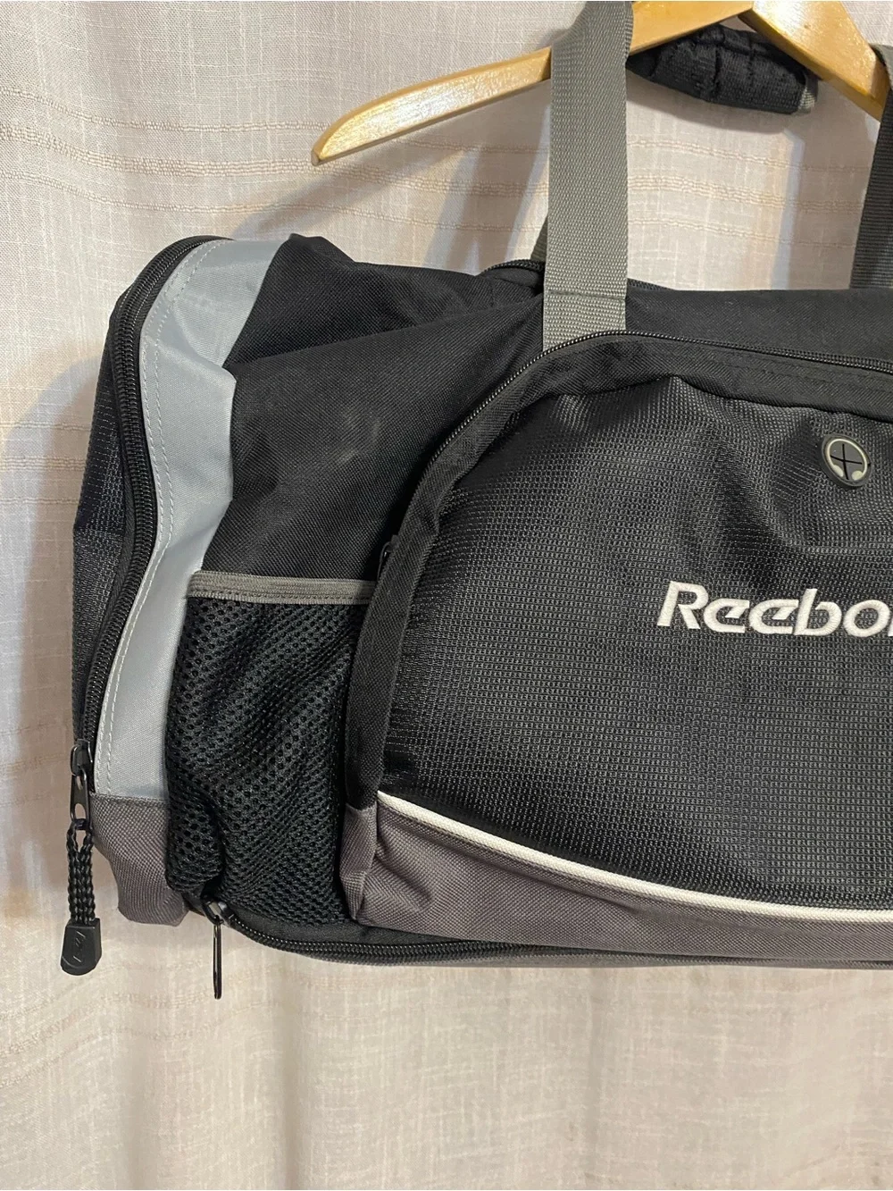 Vintage Reebok Large Black Grey Media Tech Duffel Gym Travel Bag NWOT Strap